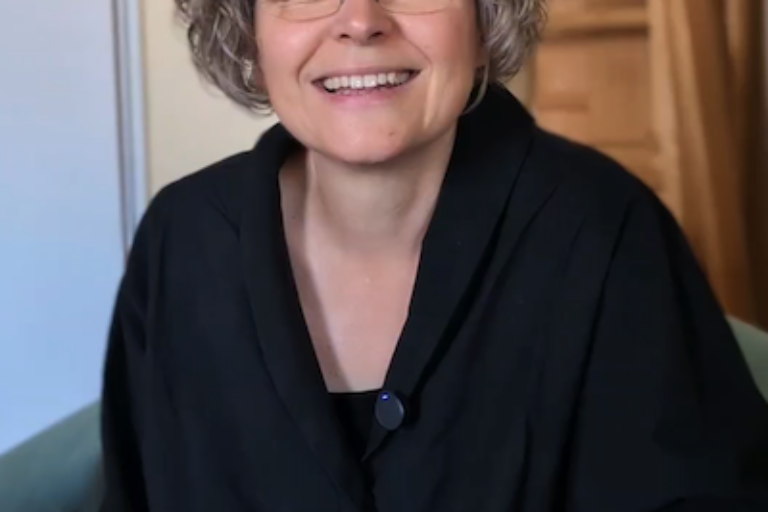 Eine Zauberin mit Flügeln der Fantasie